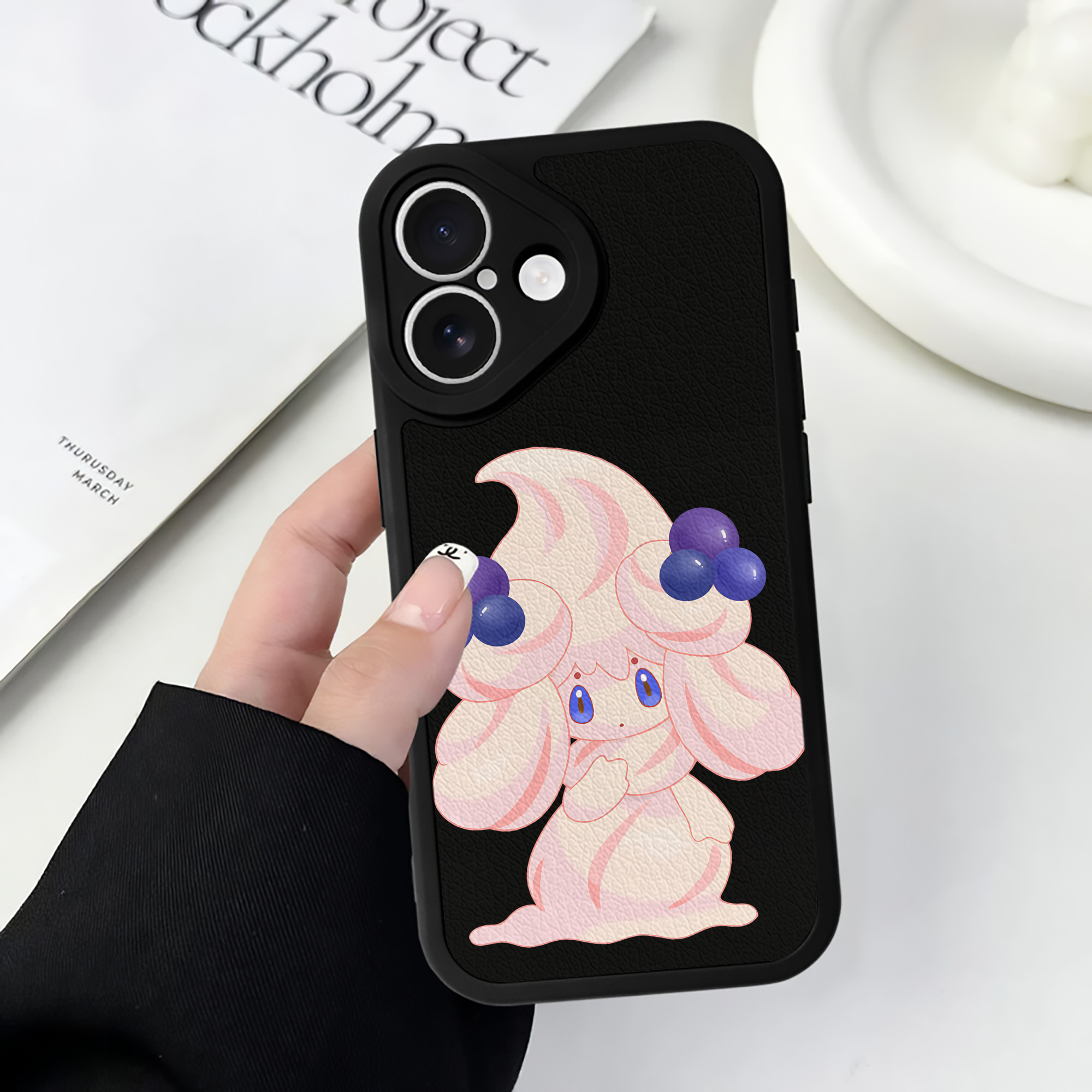 （画像用） ポケットモンスター Pokémon 【iPhone 16シリーズ対応】シリコンスマホケース（レザー調） 材質：シリコン